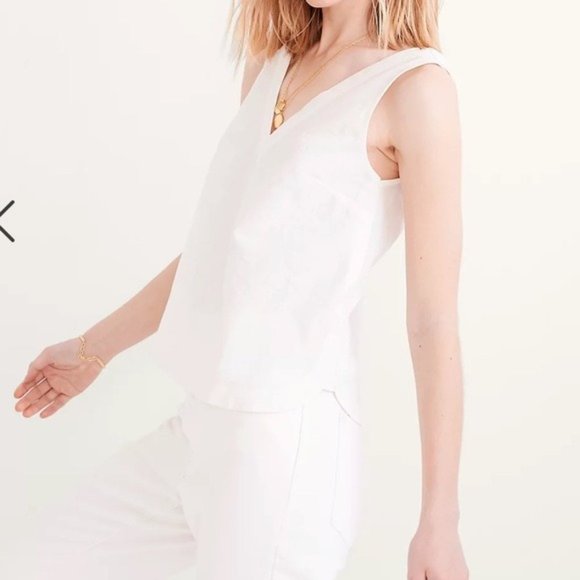 Madewell (Re)sponsible V-Neck Button-Back Sleeveless Top in Lighthouse - Picture 3 of 9